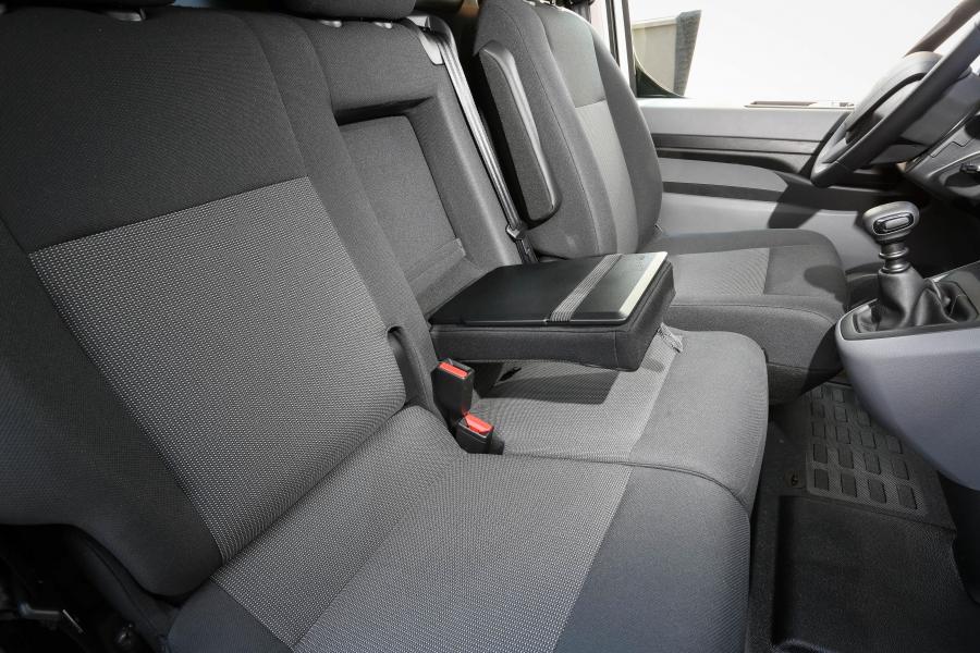 Интерьер Peugeot Expert 2017 года  (LA) (фото 14 из 17)